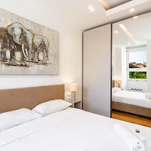 Moscova Luxury , Milano Italia