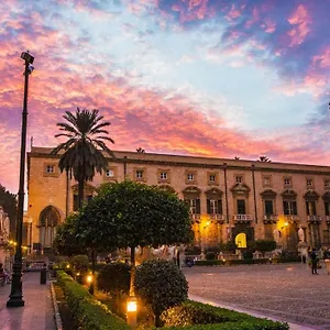Giusino - Centro Storico , Palermo Italia